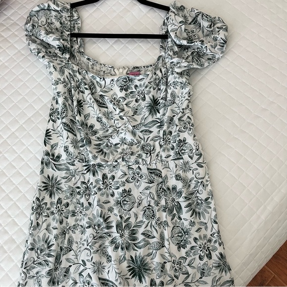 Square Neck Dress - Picture 2 of 8